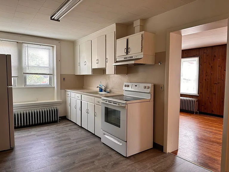 401 S Main St — Photo 2
