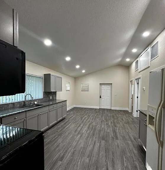 1153 Carlton Dr #A — Photo 2