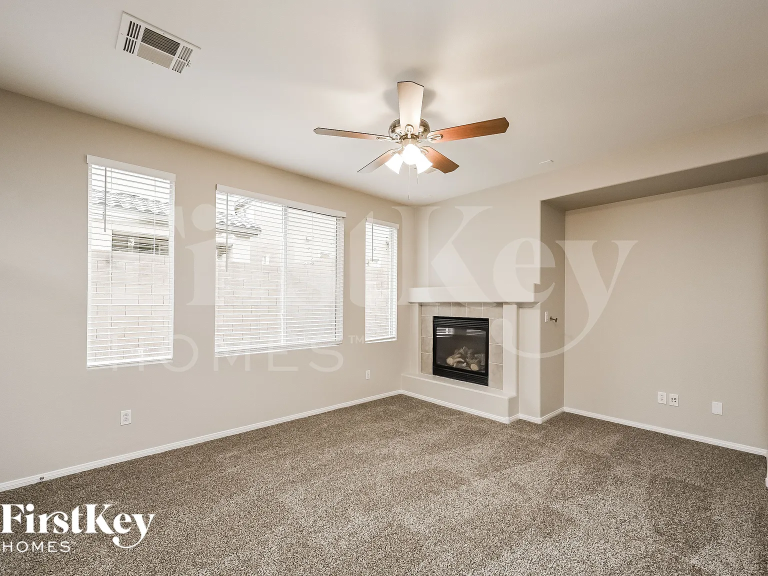 3 bed, 2.5 bath, 2026 sqft, $2,135 — Photo 4