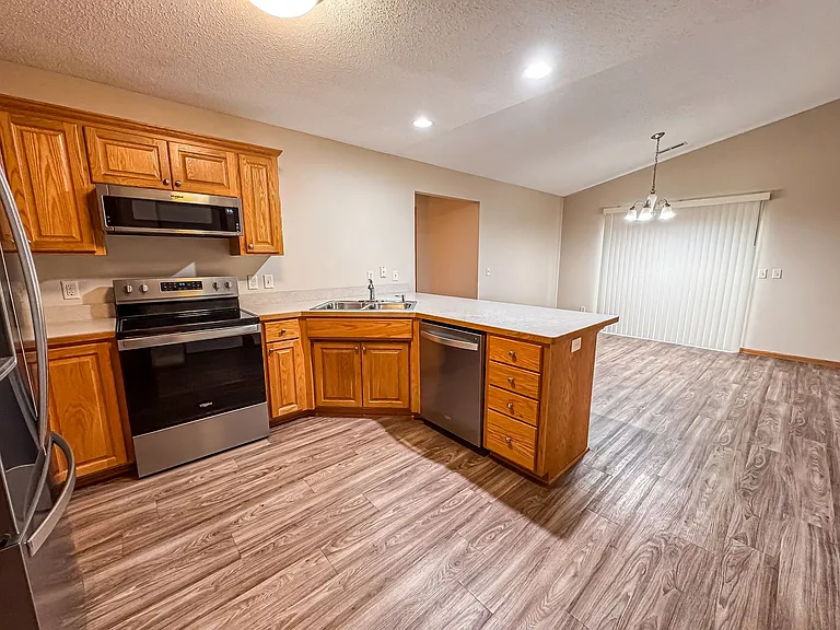1560B Gunston Dr — Photo 3