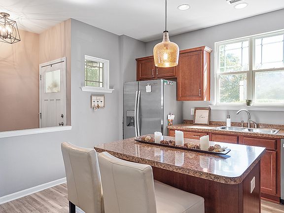 315 Carthage Ct_0011_10272022