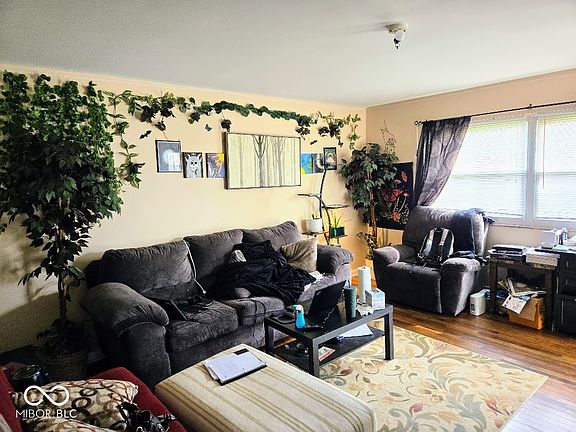 4th image of 4548 Zoeller Ave