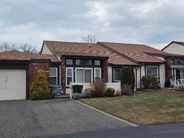 1205 Gotham Drive, Saint James, NY 11780