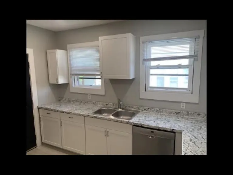 129 Murray St — Photo 2