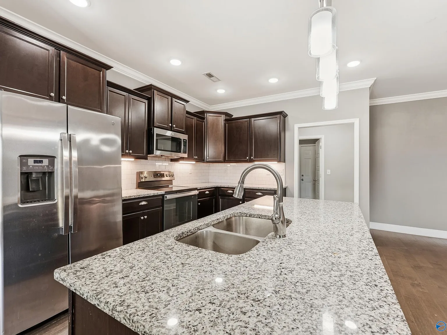 4 bed, 3.0 bath, 2507 sqft, $2,400 — Photo 4