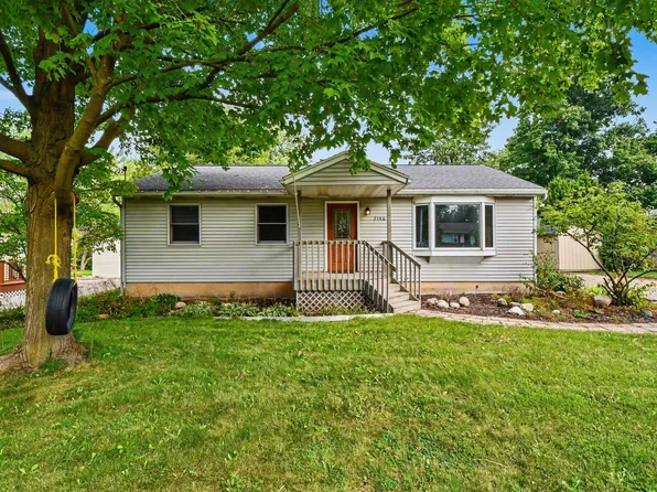 2146 Engleside Ave SE, Kentwood, MI 49546