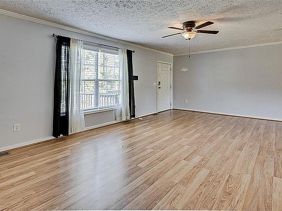 3rd image of 3242 Creekridge Country Rd