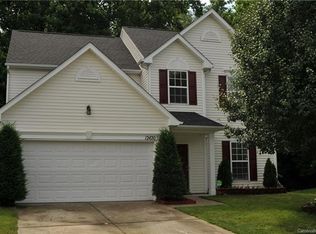12420 Oakton Hunt Dr, Charlotte, NC 28262