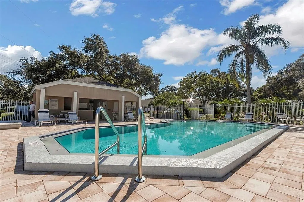 2 bed, 2.0 bath, 939 sqft, $1,975 — Photo 4