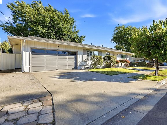 3rd image of 2394 Tahiti St