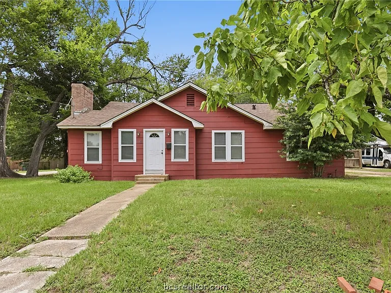 112 Williams St — Photo 1