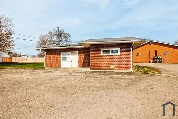 4609 S Madison St — Photo 1