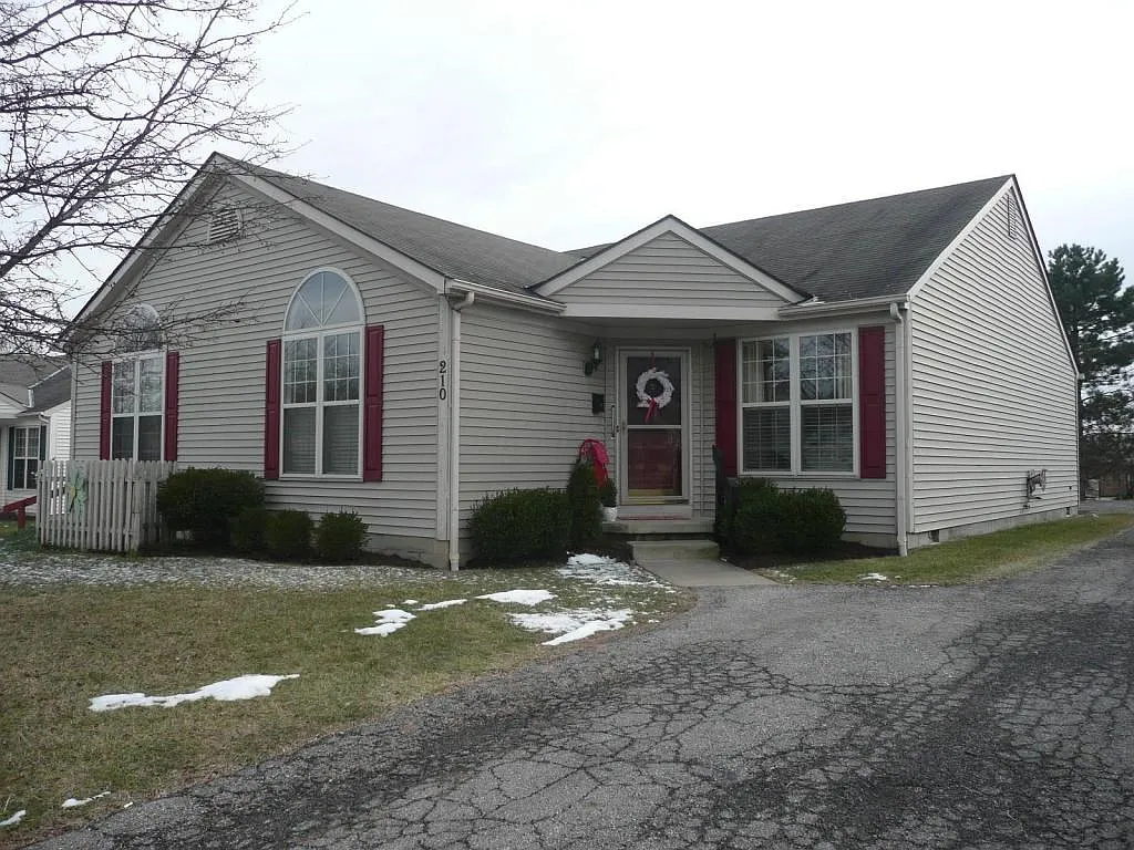 210 Lexington Blvd photo 1