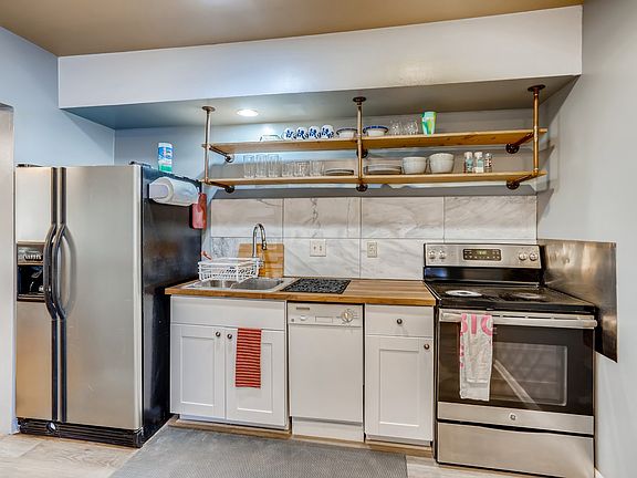 3rd image of 836 N Galapago St #1