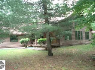 9028 N Tottenham Dr, Traverse City, MI 49685