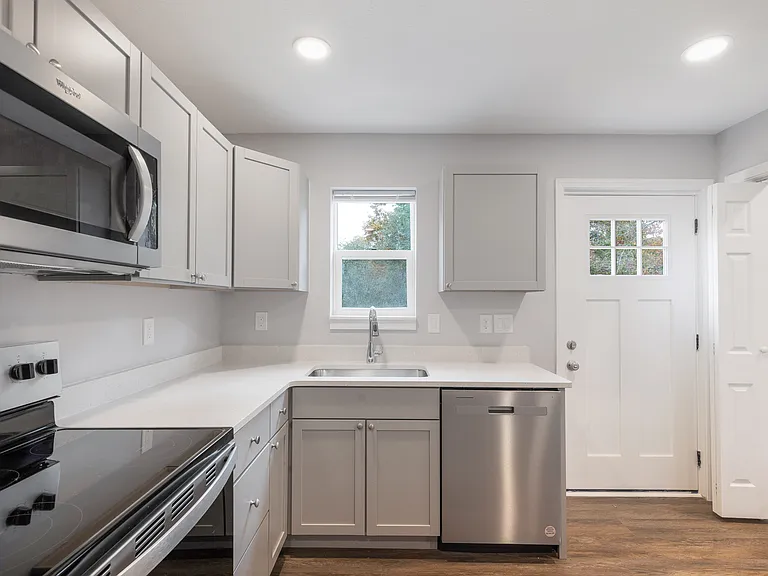 6900 Seaver Dr #1 — Photo 14