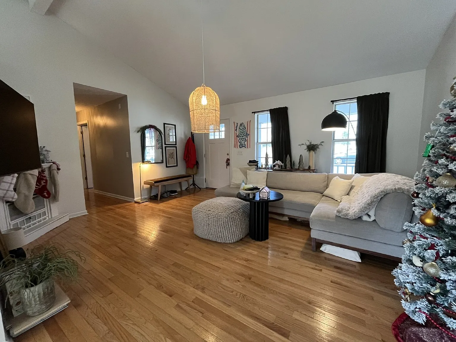 3 bed, 2.0 bath, 1197 sqft, $2,200 — Photo 3