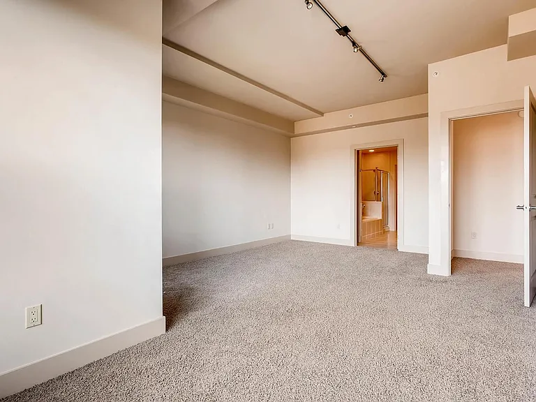 7800 SE 27th St #305 — Photo 17