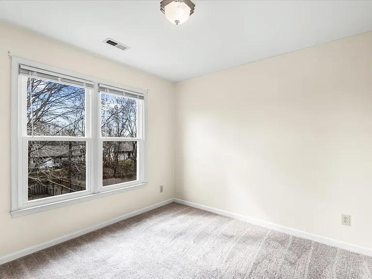 10704 Live Oak Ct — Photo 18