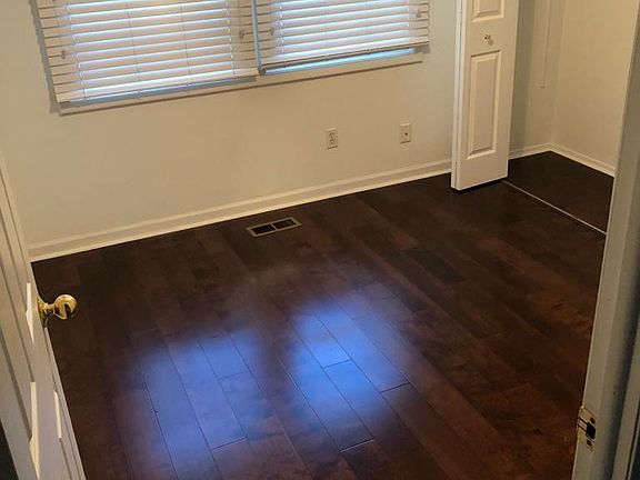 4th image of 4987 Danbury Dr