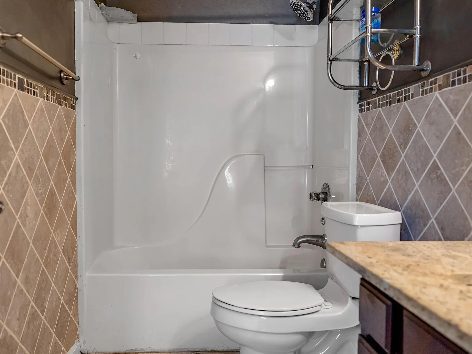 3 bed, 1260 sqft, $1,850 — Photo 4