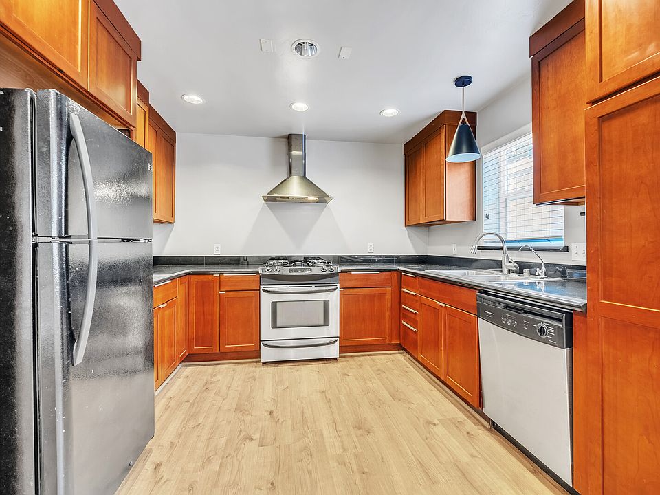 1st image of 3045 Franklin Blvd