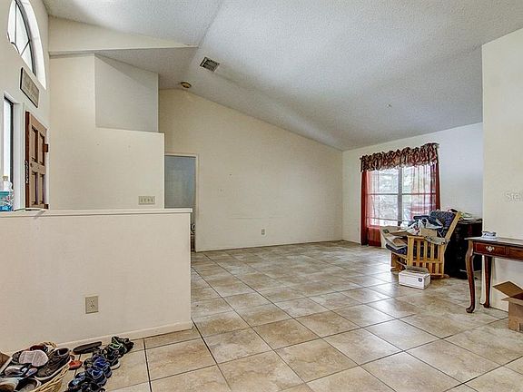 3rd image of 3154 Glenridge Dr