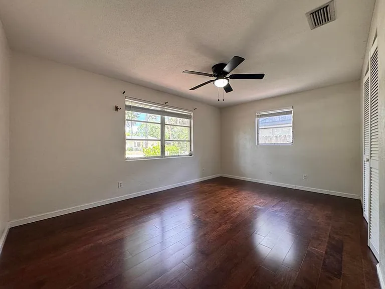 535 Olive St — Photo 9