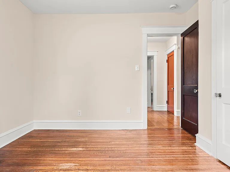 610 Saxer Ave — Photo 24