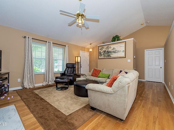 3rd image of 1605 Secretariat Blvd
