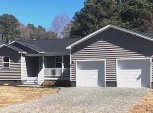 25 Tom Morris Dr, Weems, VA 22576