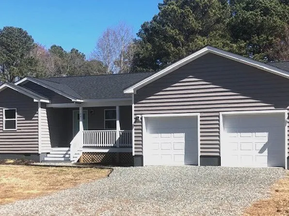 25 Tom Morris Dr, Weems, VA 22576