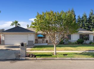 883 E Chennault Ave, Fresno, CA