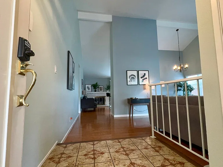 1391 Hardy Pl — Photo 5