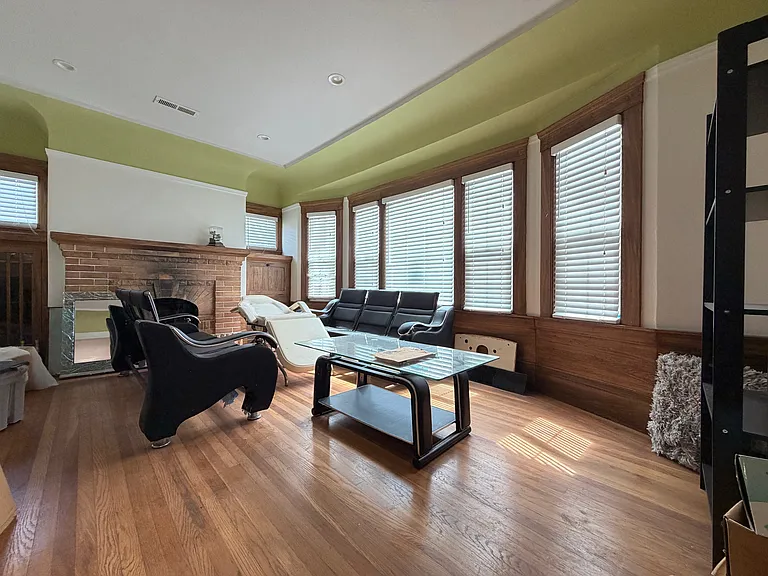 236 Chicago Way — Photo 4