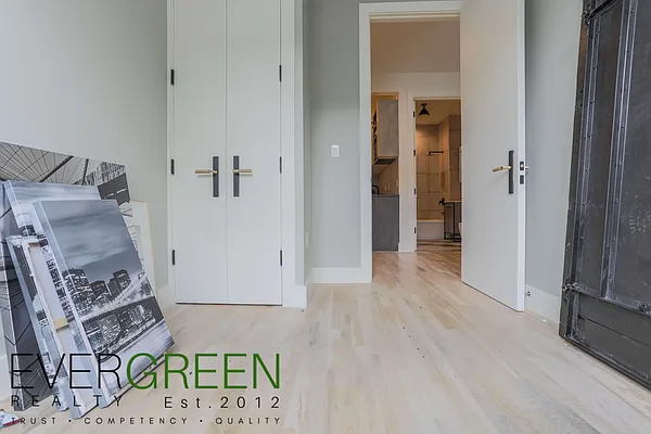 Rented by Evergreen Apartments BK | media 15