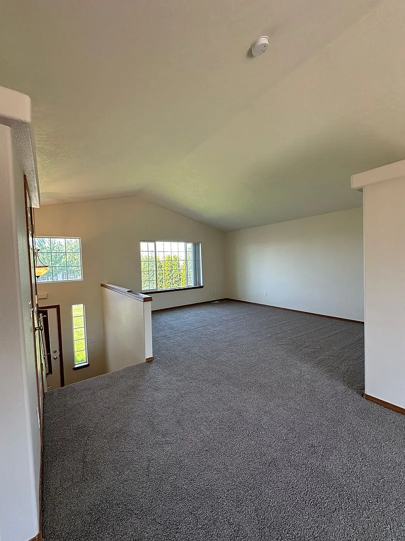 419 N Arbutus Ave — Photo 2