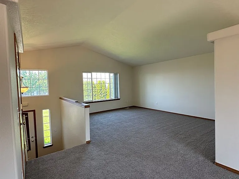 419 N Arbutus Ave — Photo 2