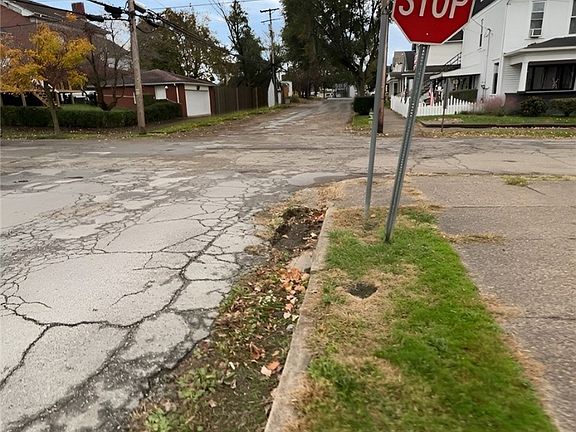 4th image of 947 Center St