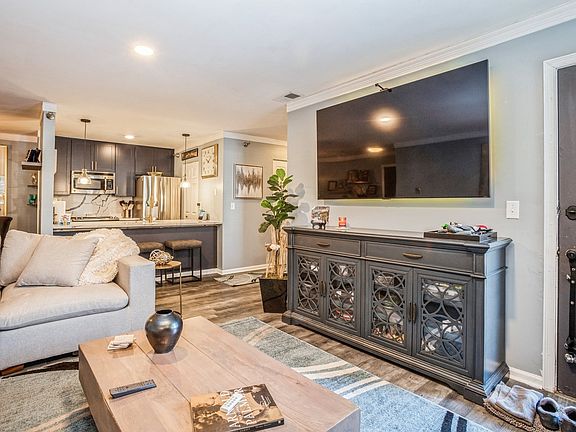 3rd image of 122 Glengarry Dr APT 107