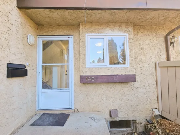 140 Royal Ter NW #140, Edmonton, AB T6J 4R2