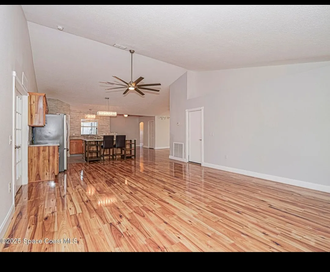 4 bed, 2129 sqft, $3,200 — Photo 3