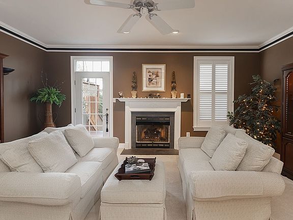 Cozy LR with Gas Fireplace