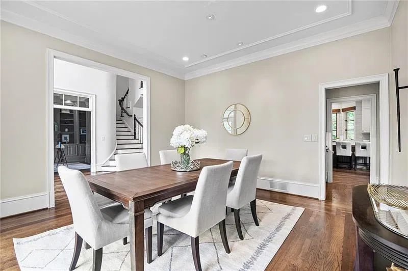 5 bed, 7.0 bath, 7692 sqft, $12,000 — Photo 3