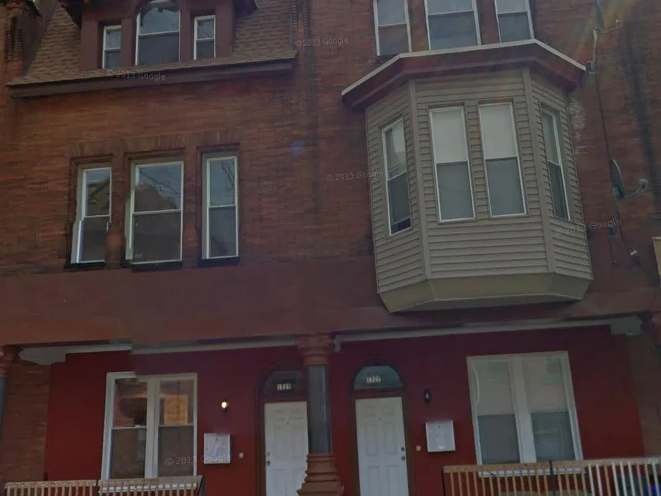 1727 N 42str 2 floor building with bay window.10" ceiling