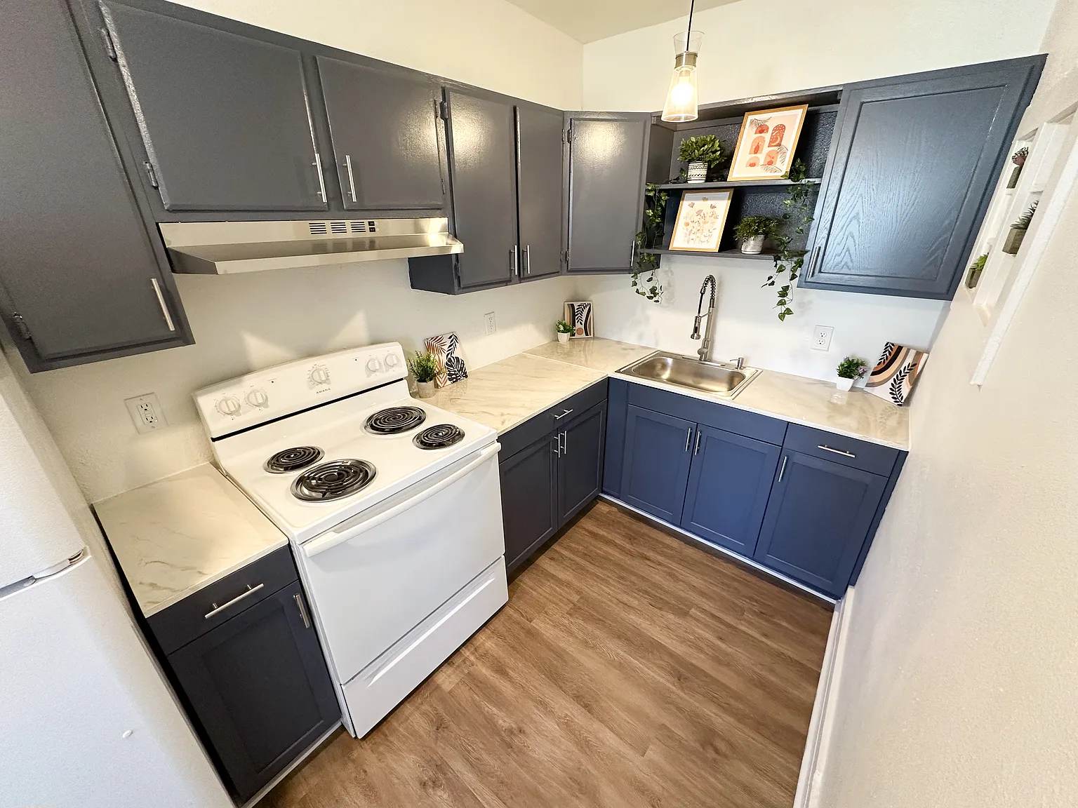 2 bed, 1040 sqft, $900 — Photo 1