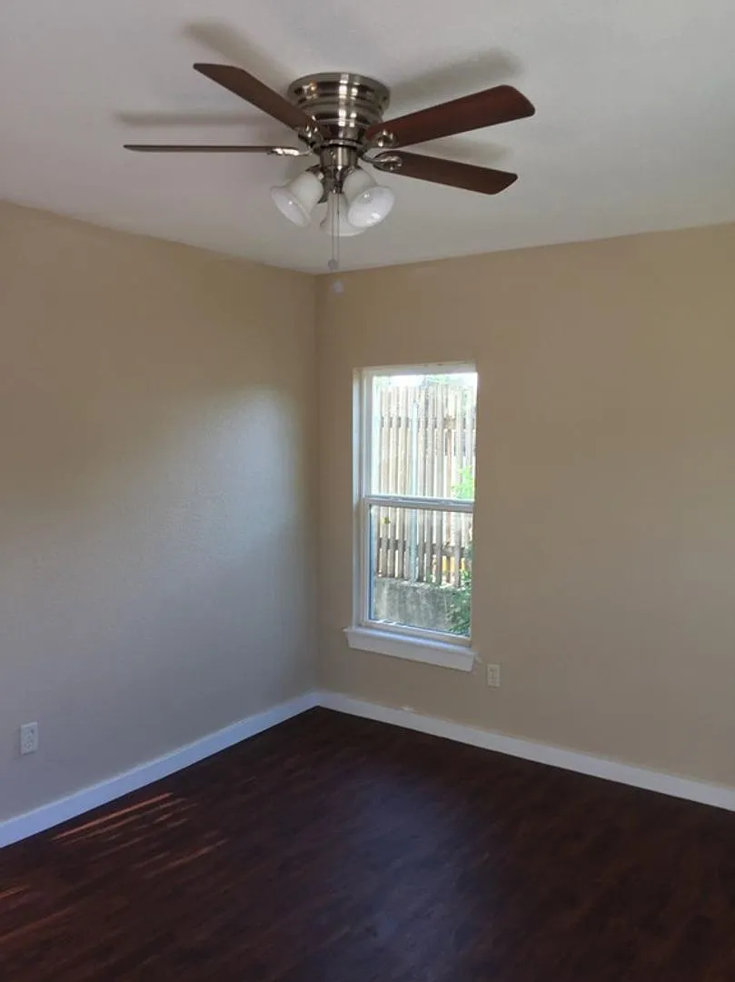 Cozy Home in Harvard Place/ Eastlawn — Photo 2