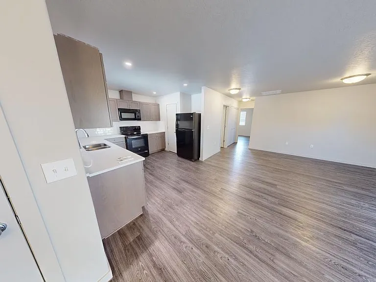 217 Stockton Ave — Photo 4