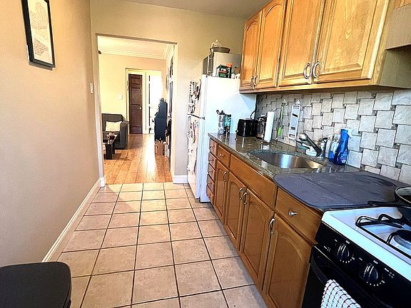 4th image of 32-37 46th St #3A