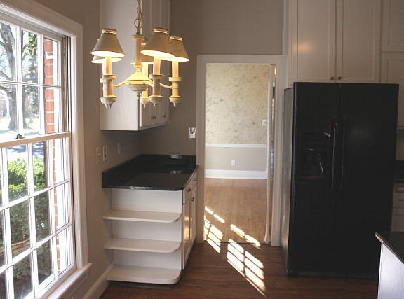 4th image of 1110 Knollwood Pl